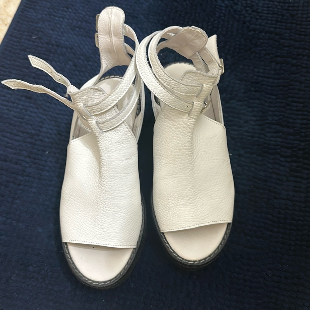 Leather open toe platform shoes